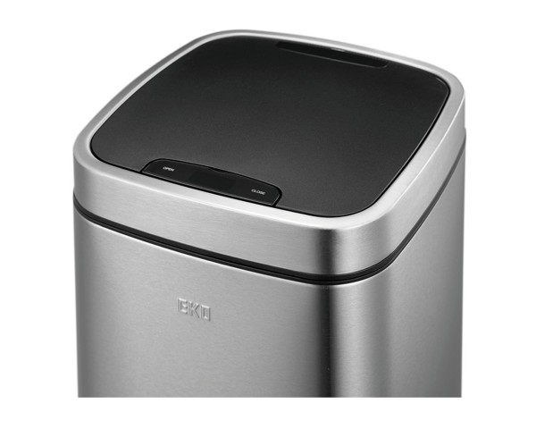 Touchless trash can