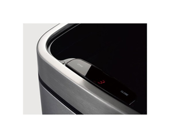 Touchless trash can