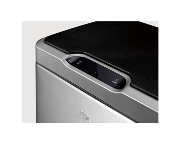 Touchless trash can